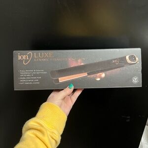 ion Luxe Ceramic Straightening Iron 1" HT23190